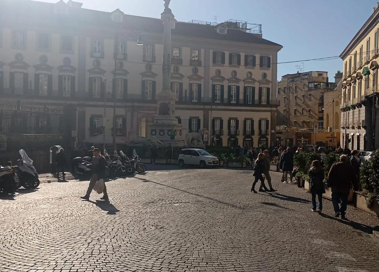 Free Parking - La Fenice House Naples